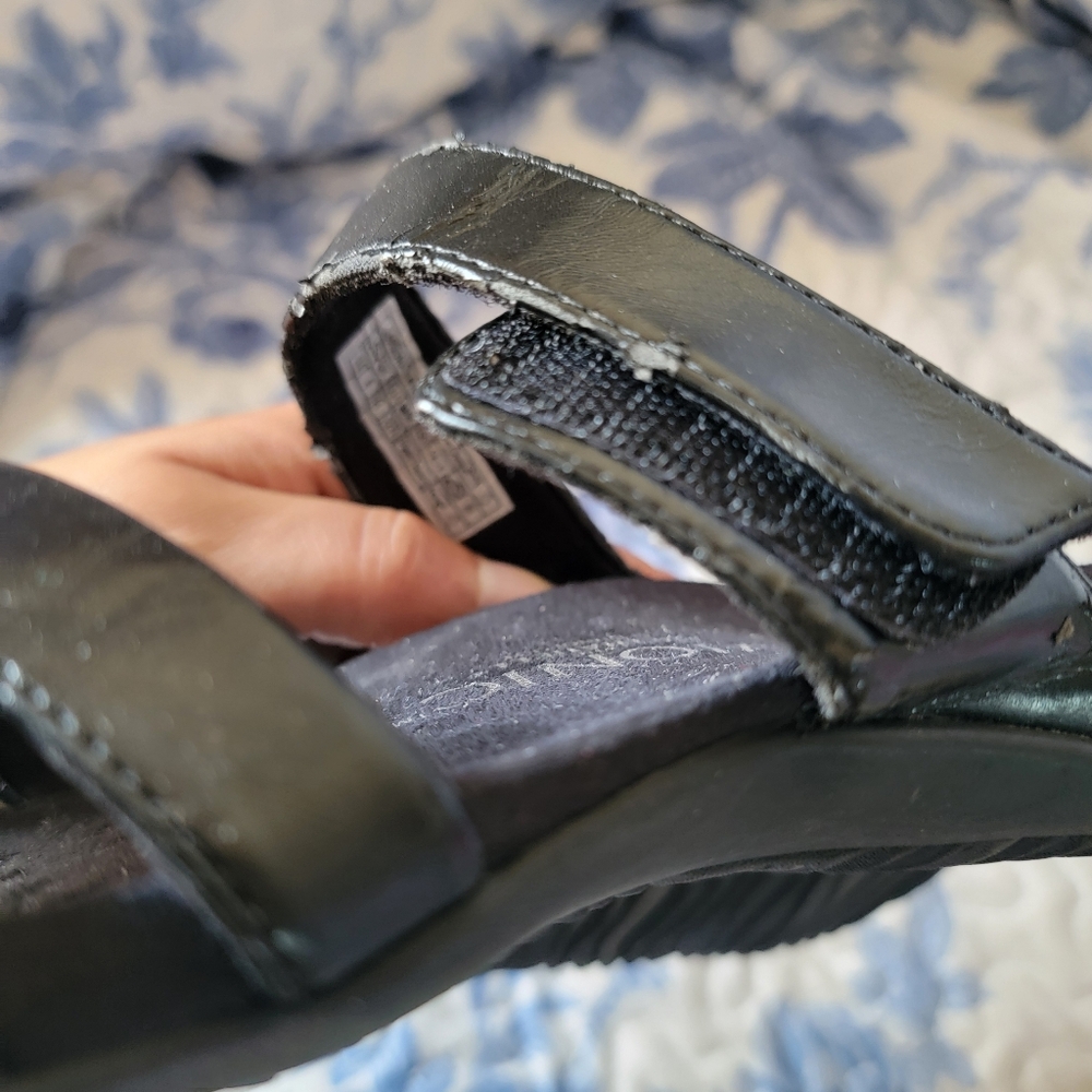Vionic Sandals 10 - Picture 4 of 5